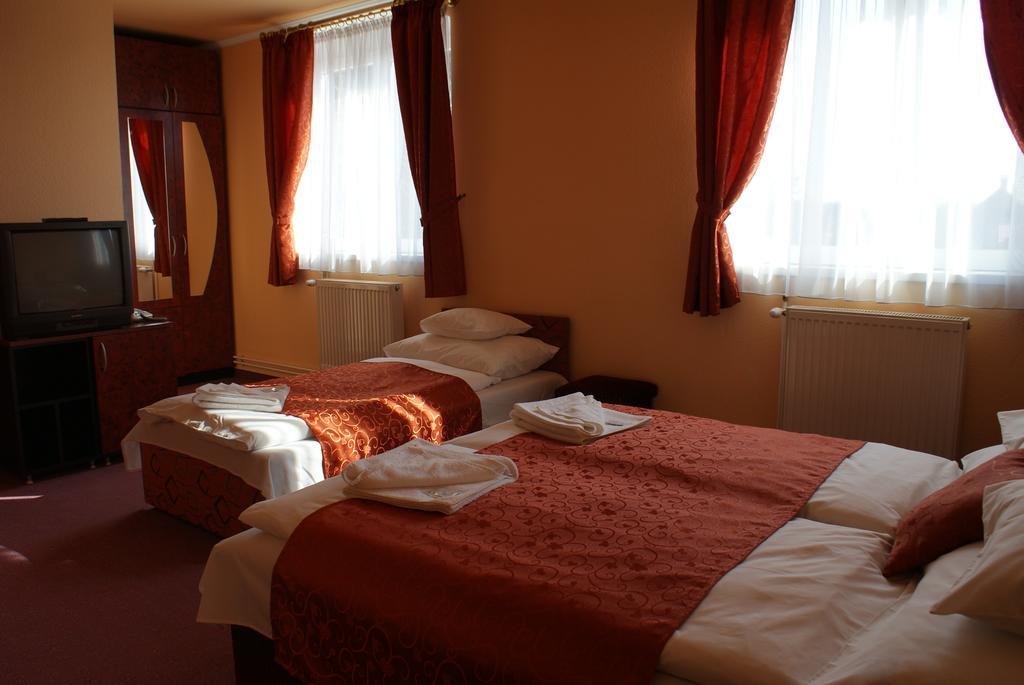 Hotel Palota City Budapest Room photo